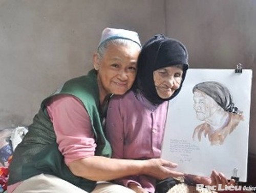 Художница Данг Ай Вьет и ее портреты вьетнамских матерей-героинь - ảnh 3